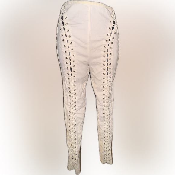 Woman’s white pants/jeans lace up front look - Picture 1 of 2